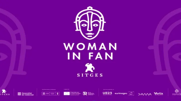 Woman in fan en el festival Sitges. / Sitges