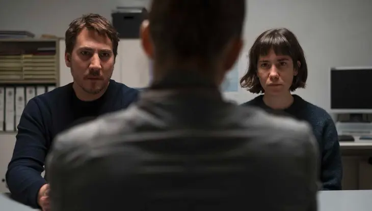 Alberto Ammann y Bruna Cus&iacute; en Upon Entry. / Filmin