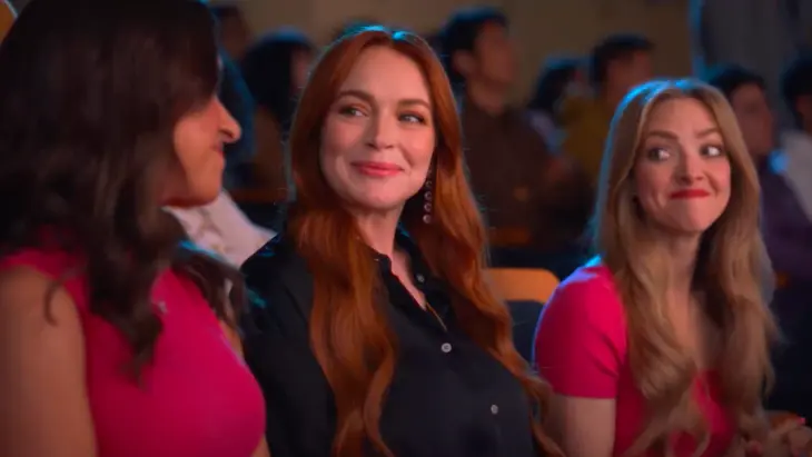Lacey Chabert, Lindsay Lohan y Amanda Seyfried en una reuni&oacute;n de Chicas Malas. / Walmart