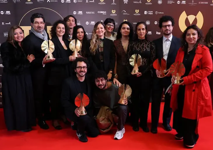 Los realizadores de Los reyes del mundo, con sus Premios Macondo / Academia Colombiana de Cine