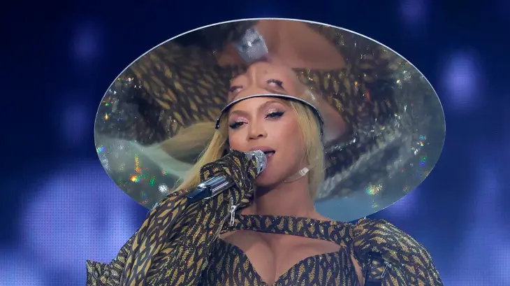 Beyonc&eacute; en el escenario durante el Renaissance World Tour en octubre. / RRSS