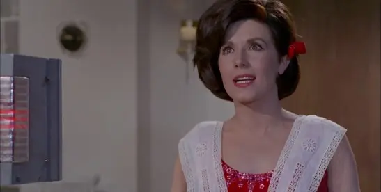 Concha Velasco en su papel como Juana en la cinta Las que tienen que servir. / Filmin