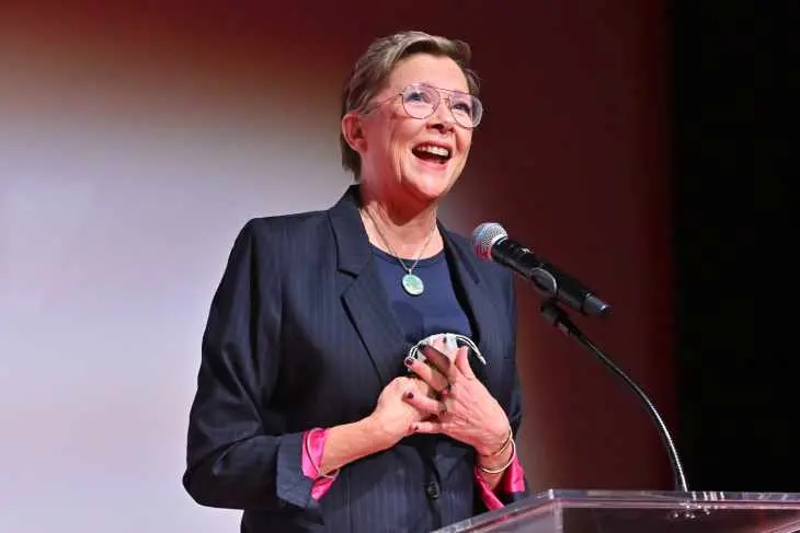 Annette Bening expresando su gratitud despu&eacute;s de recibir  un homenaje en el Festival de Cine de Telluride. / RR SS