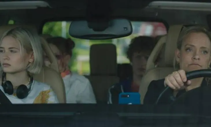 Henriette Steenstrup, Vivild Falk Berg, Ebba Jacobsen &Ouml;berg y  Jon Ranes en Perni (2021). / IMDb