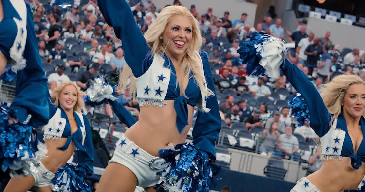AMERICA'S SWEETHEARTS: Dallas Cowboys Cheerleaders. / Netflix
