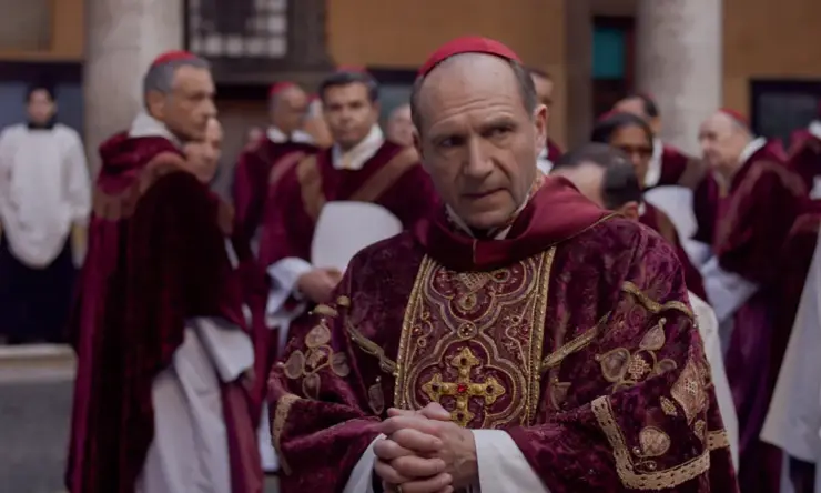 Ralph Fiennes en Conclave. / RRSS