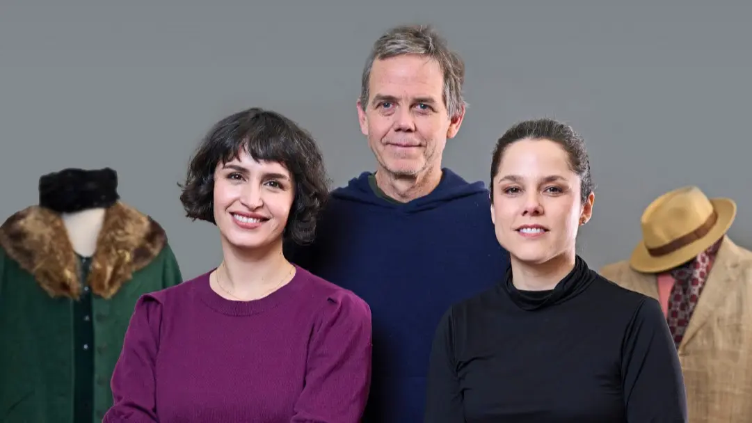 Francisca Alegr&iacute;a, Fernanda Urrejola y Andr&eacute;s Wood presentando La casa de los esp&iacute;ritus. / Prime Video