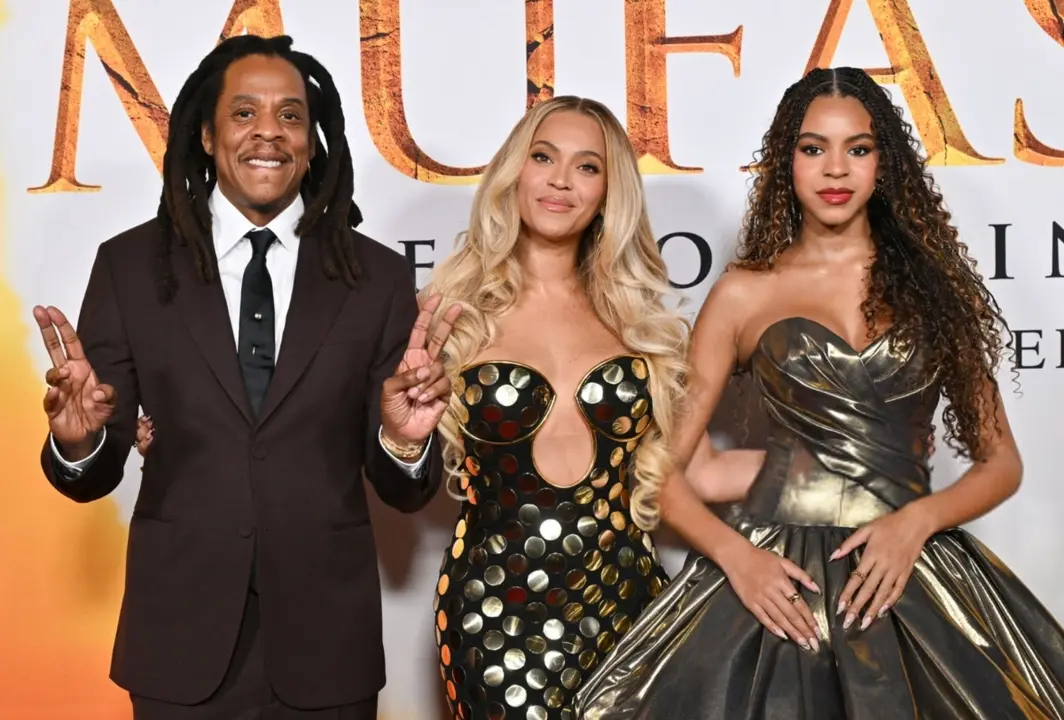 Jay Z, Beyoncé y Blue Ivy en la premiere de Mufasa. / RR SS