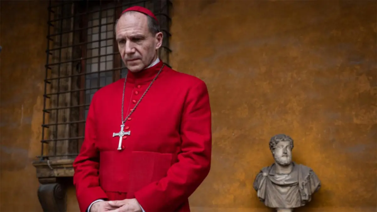 Ralph Fiennes en C&oacute;nclave. / RRSS