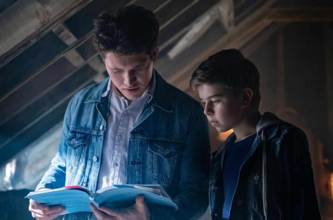 Alexander Elliot y Rohan Campbell en Los hermanos Hardy (2020) / IMDb