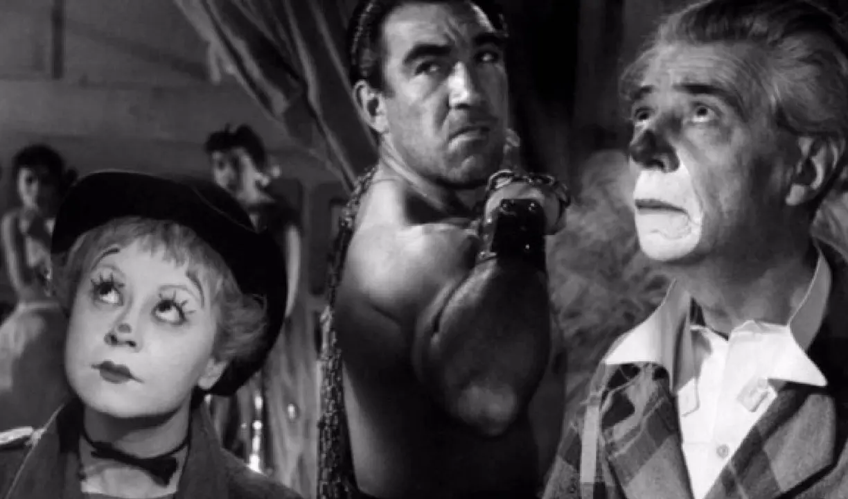 Una escena de la cl&aacute;sica pel&iacute;cula de Federico Fellini_ La Strada. /   Filmin