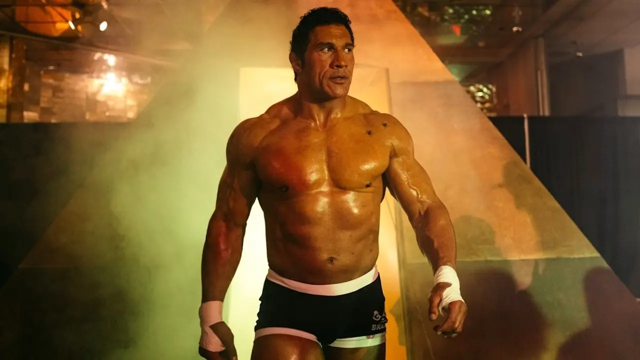 Dwayne Johnson como Mark Kerr en The Smashing Machine.