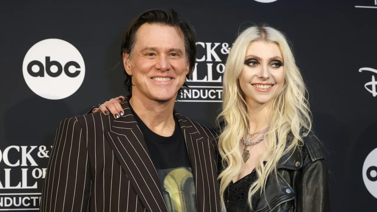 Jim Carrey y Taylor Momsen. / RRSS
