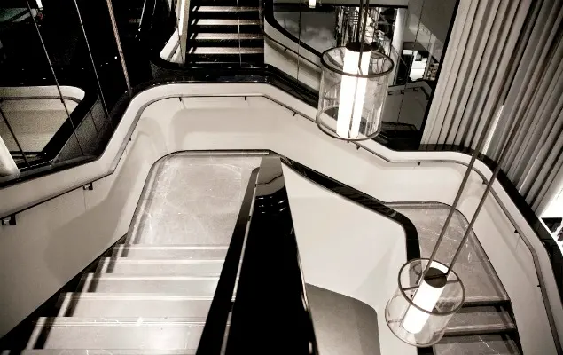 Escaleras de la tienda de Zara en la Quinta Avenida de Nueva York.