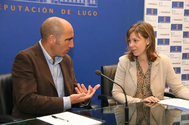 El periodista Juli&aacute;n Rodr&iacute;guez y la diputada Pilar Garc&iacute;a Porto.