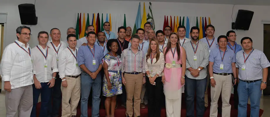 Foto de familia de la VI Cumbre de Alcaldes de Ciudades Capitales de Colombia.