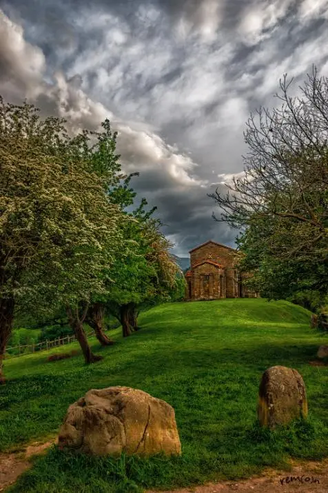 Santa Cristina de Lena, iglesia prerrom&aacute;nica asturiana - foto de Rem&oacute;n Fotograf&iacute;a - Premiada en Community Sony - Agosto de 2013