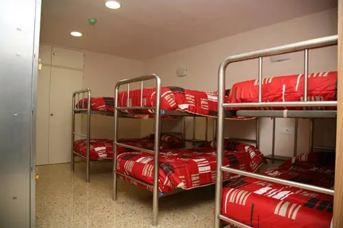 Literas en el albergue de San Francisco, en Santiago de Compostela.
