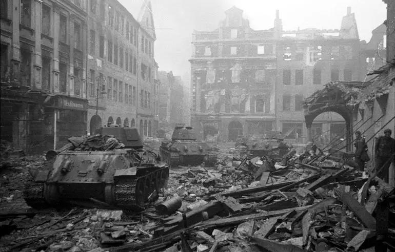 El centro de Berl&iacute;n en mayo de 1945. / Mundiario