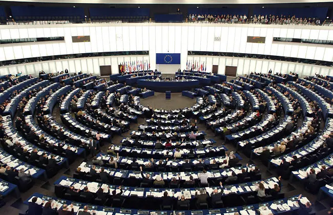 Parlamento europeo. / P.E.