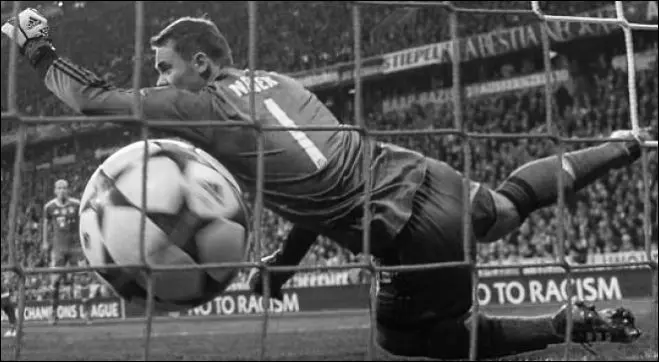 Cuatro goles encaj&oacute; el portero del Bayern.