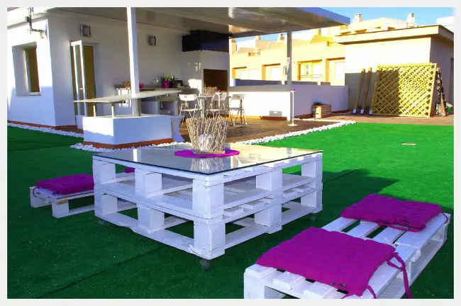 Los palets nos ofrecen una opci&oacute;n interesante como muebles de jard&iacute;n.