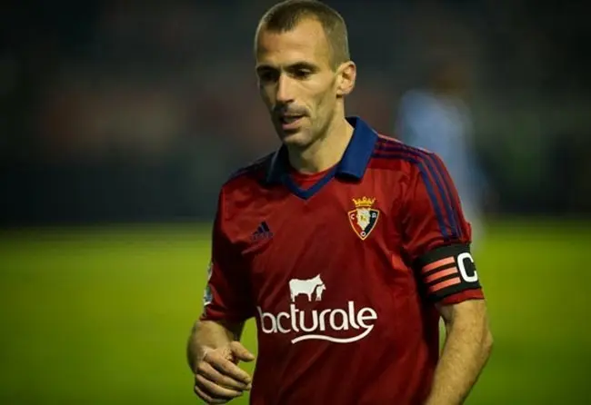 Pu&ntilde;al, en un partido con Osasuna.