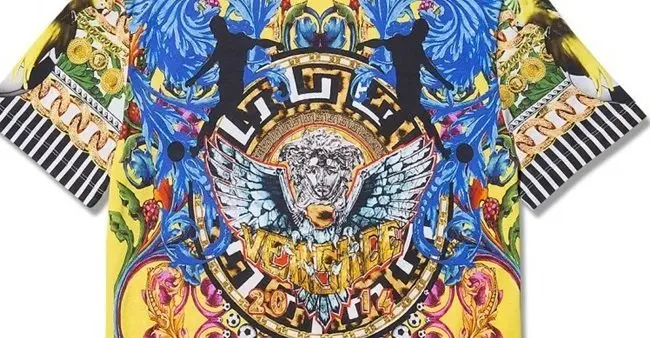 Detalle de la camiseta de Versace para el Mundial de Brasil 2014.