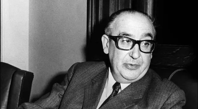 &Aacute;lvaro Cunqueiro.
