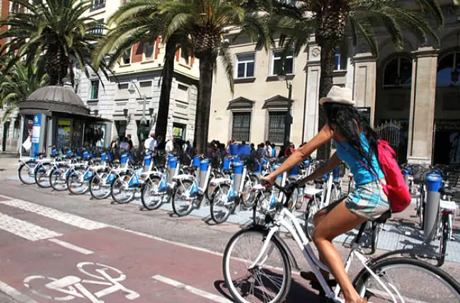 Parque de bicicletas p&uacute;blicas en M&aacute;laga / conbici.org