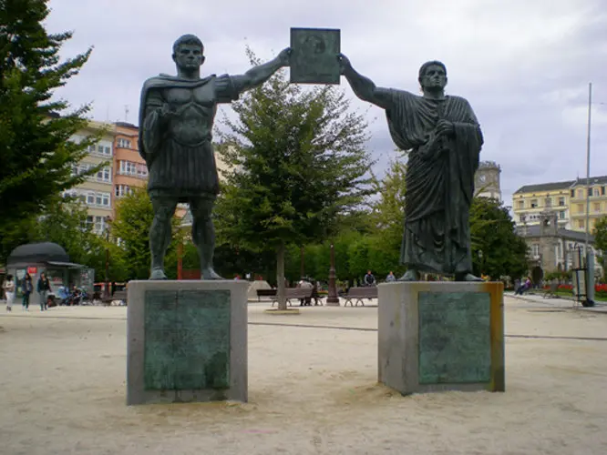 Los fundadores de Lugo.                   