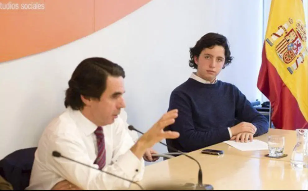 Francisco Nicol&aacute;s G&oacute;mez Iglesias (derecha) junto al expresidente Jos&eacute; Mar&iacute;a Aznar.