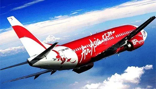 Avi&oacute;n de AirAsia.