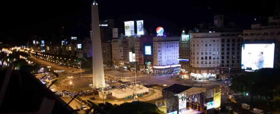 Ambiente nocturno en el Obelisco de Buenos Aires.