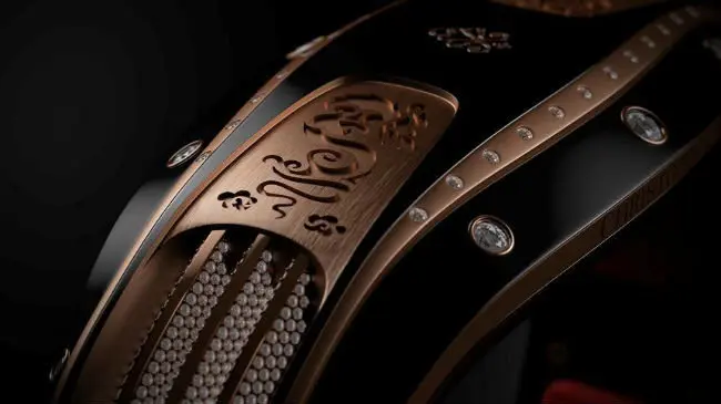 Armill el brazalete de lujo.