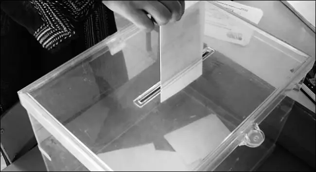 Una urna electoral. / RR SS.
