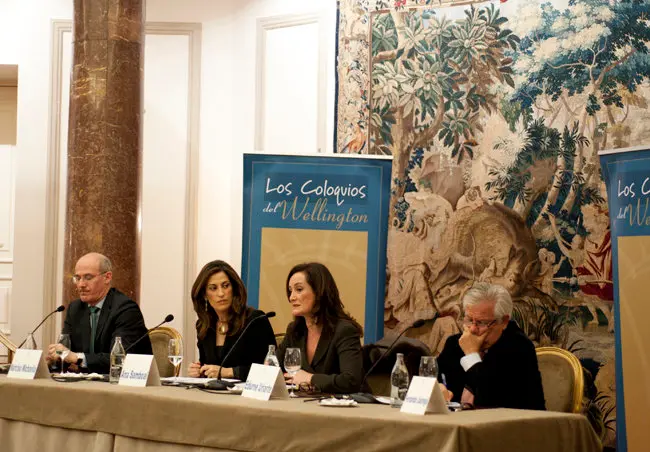 Coloquio Una nueva sociedad espa&ntilde;ola en la Fundaci&oacute;n Wellington. / Mundiario