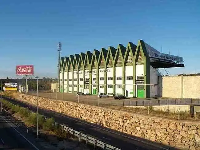 Estadio Pr&iacute;ncipe Felipe, propiedad del C.P. Cacere&ntilde;o.