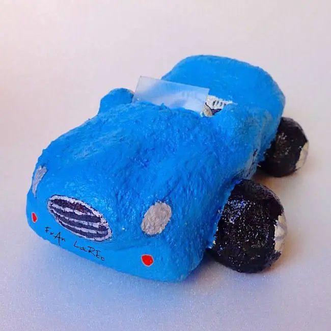 Blue car. / FrAn LaREo