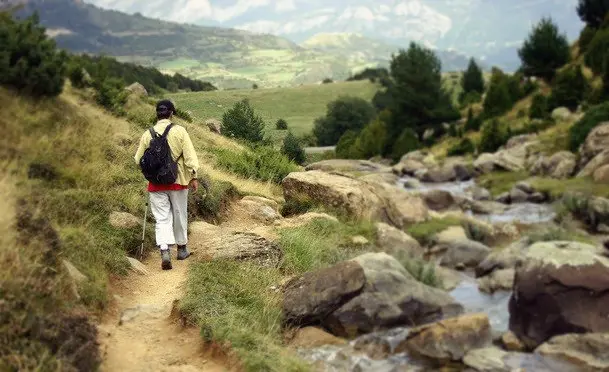 Caminando en la monta&ntilde;a