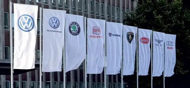 Banderas de las marcas de Volkswagen.