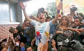 Jimmy Morales victorioso. / eluniversal.com.mx