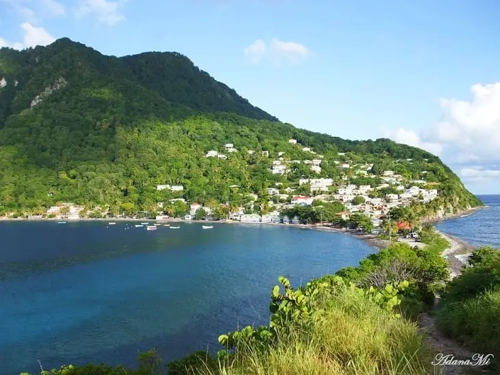 Scott's Head village, Dominica. / AdanaMi
