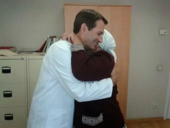 El abrazo. / Christian Weigand