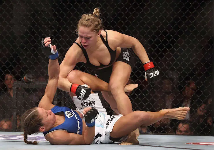 Ronda Rousey en plena pelea. / ESPN