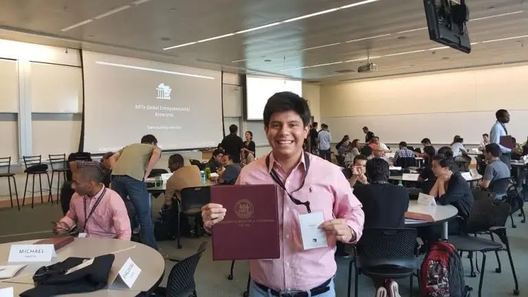 Tony Cueva, ingeniero electr&oacute;nico de la PUCP (Per&uacute;). / Mundiario