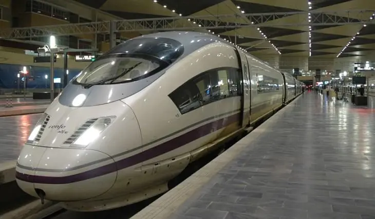 AVE en Zaragoza.
