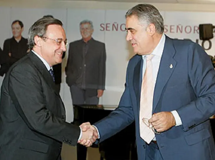 Lorenzo Sanz saludando a Florentino P&eacute;rez. / RR SS