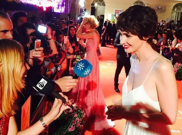 Paz Vega atendiendo a la prensa en el Festival de Málaga. / Instagram @pazvegaofficial