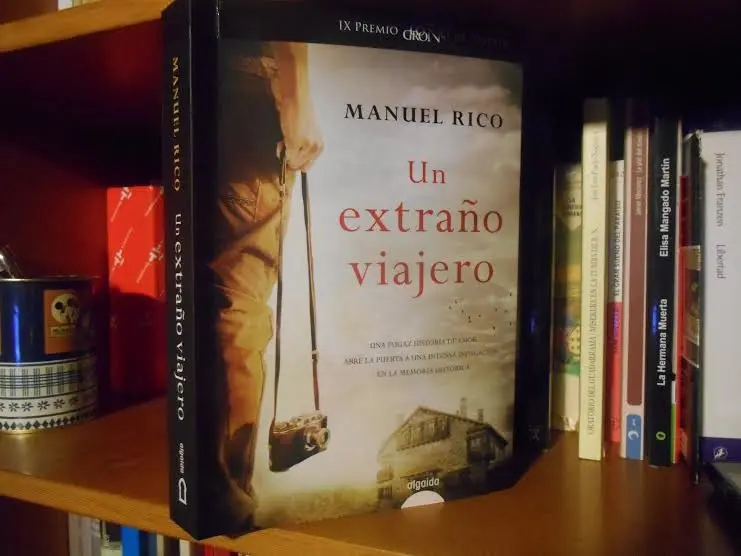 Un extra&ntilde;o viajero, de Manuel Rico/ acescritores.com